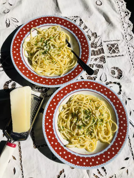 Spaghetti aglio e olio (pâtes à l’ail et huile d’olive)9